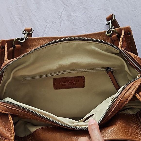 Leather shoulder bag - Picture 10 of 12